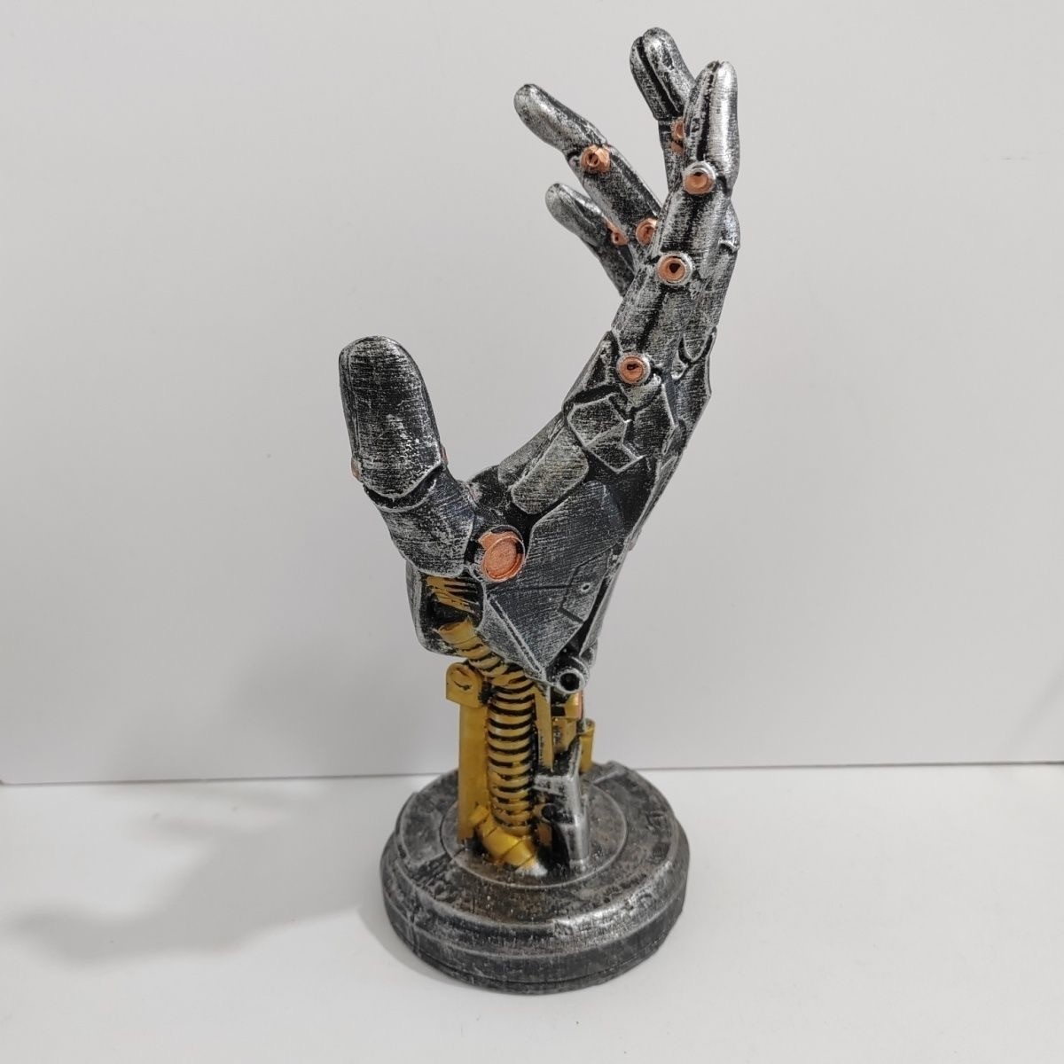 Cyberpunk Mechanical Hand Disp – Photography Game Bewertung und Preis